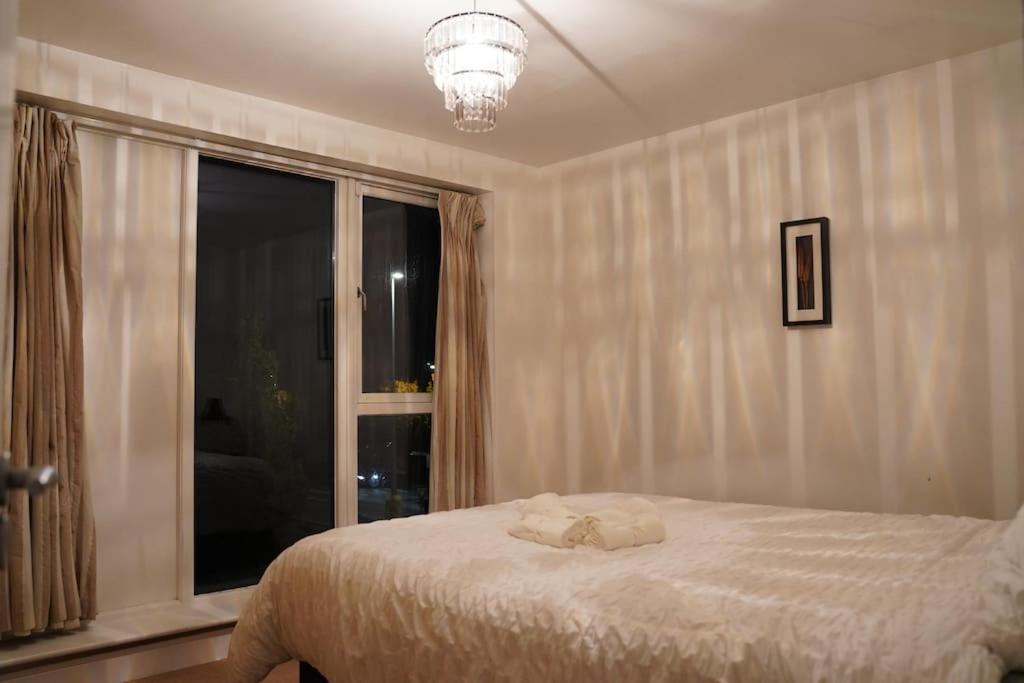 Skyview Retreat Spacious Comfort Lucan Dış mekan fotoğraf